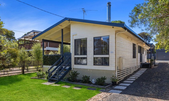 Ventnor House | CHATSWORTH COTTAGE 2-5 GUESTS