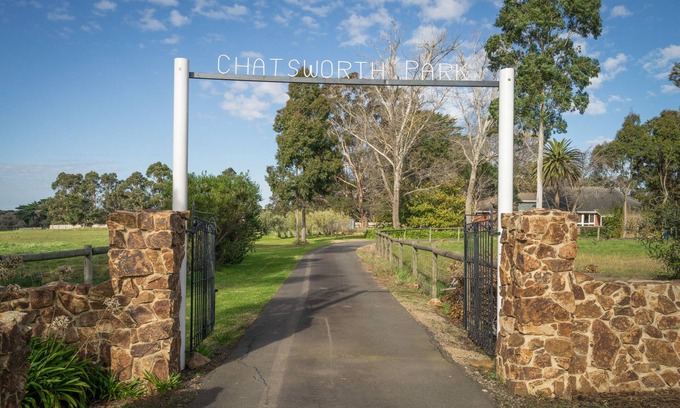 Balnarring Cottage | Chatsworth Park Cottage by Ready Set Stay - Spacious and full linen and towels