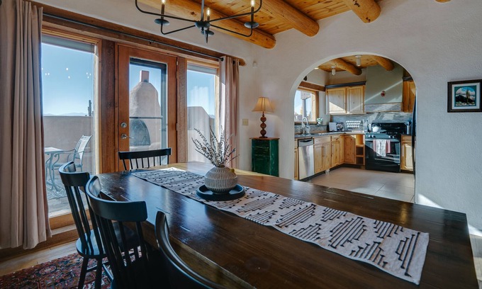 El Prado House | Chattadoe Compound Great Views with Hot Tub and AC