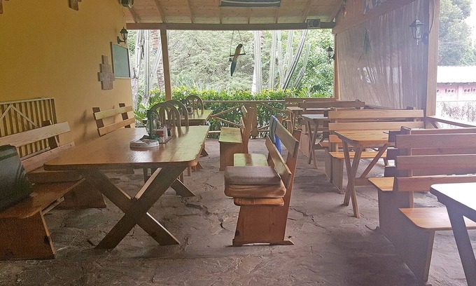 La Mulata Apartment | Cheap guest-friendly room in quiet countryside hotel-restaurant