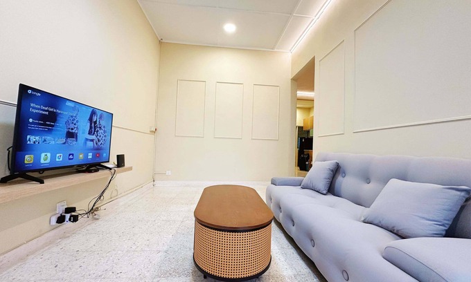 Petaling Jaya House | Cheap! New, 1-7 Pax @ PJ Town area, Easy Parking