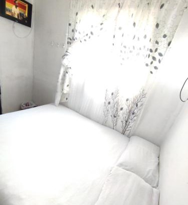 Rustenburg House | Cheap small room