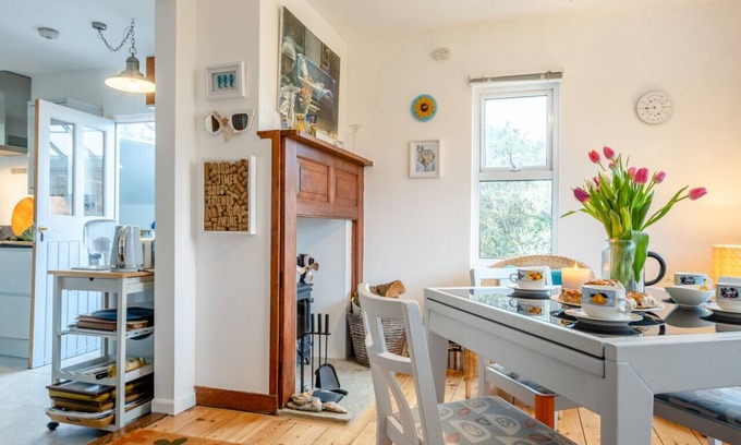 Newport House | Chearsley Cottage - Two Bedroom House, Sleeps 4