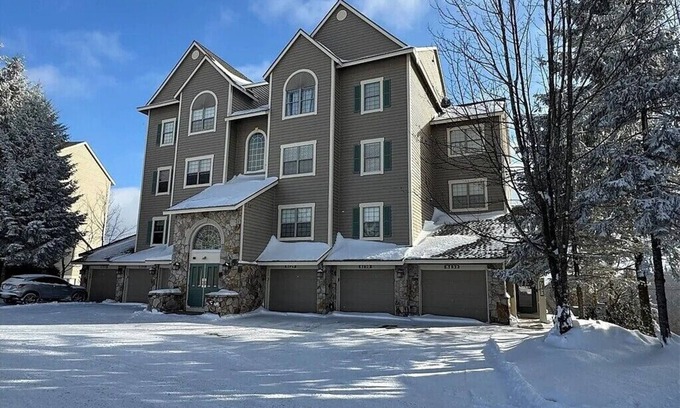 Seven Springs Condo | Check in Early! 3-bedroom condo in awesome Champion with AC, Wi-Fi, and Fun!