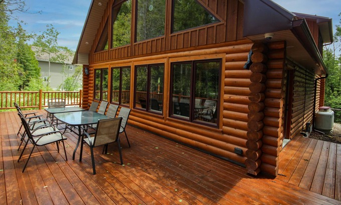 Tobermory Cottage | Check out The Bon Voyage Cottage right near the famous clear water of Tobermory.