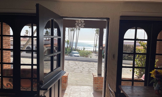 Las Gaviotas Apartment | Check surf conditions from your front door!