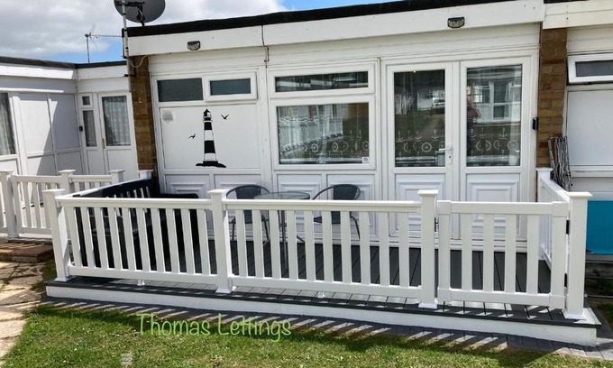 Great Yarmouth Ski Chalet | Cheerful 2 Bed Holiday Chalet with Gated Decking