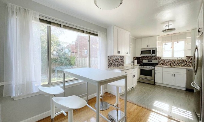Wheaton House | Cheerful 2 bedroom 1 bath Home Near Wheaton Metro