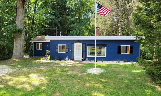 Pymatuning South Cottage | Cheerful 2 Bedroom Cottage with Hot Tub near Lake
