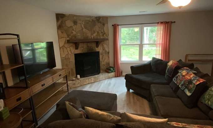 Tallahassee House | Cheerful 2-bedroom Easy Street Townhouse