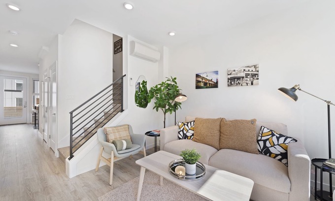 Windermere House | Cheerful 3-bedroom New Townhouse near UW/Seattle Children's with Free Parking