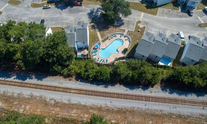 Gulfport House | Cheerful 3 bedroom townhome Pool! Beach! Fun!
