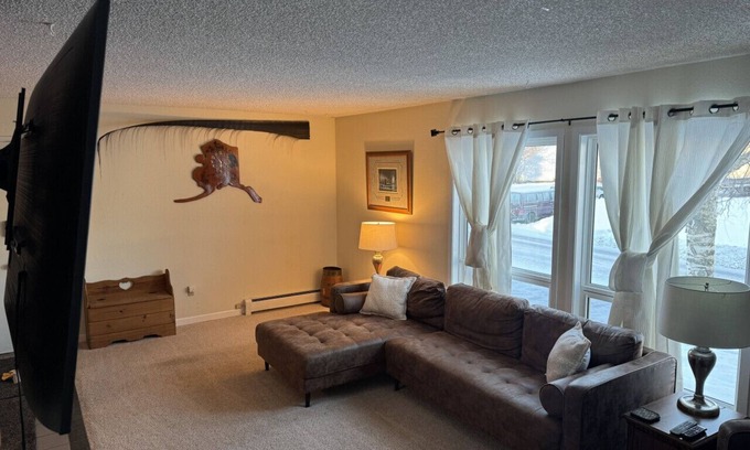 Sand Lake House | Cheerful 4 bedroom home w/HOT TUB close to Airport
