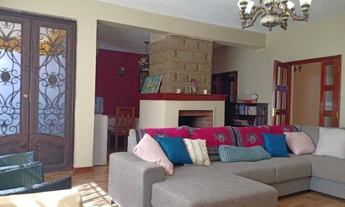 Thika House | Cheerful 4 brm modern villa suitable for families & groups near Thika Golf Club