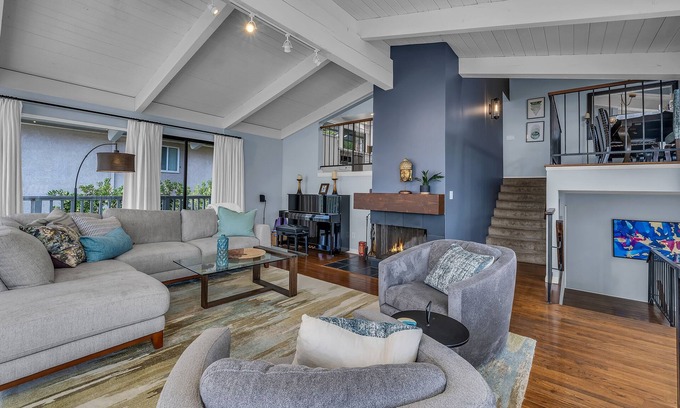 Palos Verdes Estates House | Cheerful 4-bedroom home with panoramic ocean view