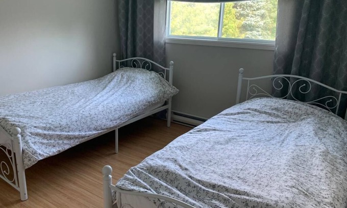 Lagoon City House | Cheerful 4bd waterfront cottage. 1.5h from Toronto