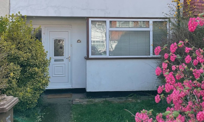 Crofton Park House | Cheerful and cute 2 bedroom house.