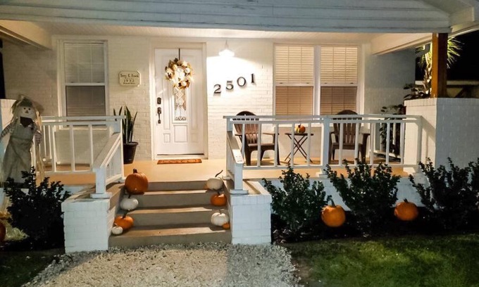 South Pensacola Apartment | Cheerful and updated 2- bedroom close to downtown