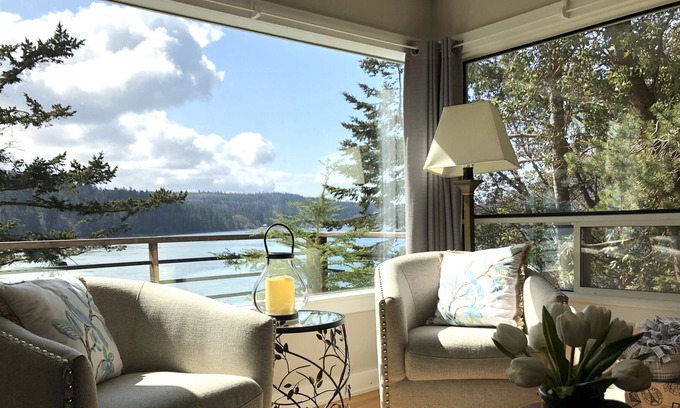 Anacortes Cottage | Cheerful, Cozy, Charming, Waterfront Cottage on Deception Pass!