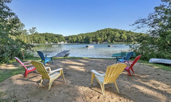 Newaygo Cottage | Cheerful Emerald Lake Cottage-3 bedroom, 2 bath