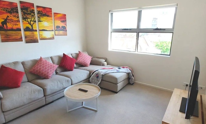 Adelaide Central Business District House | Cheerful in city 3 bedroom townhouse with garage