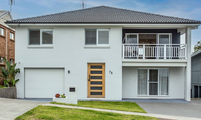 Lake Munmorah House | Cheerful Lakeside House-Minutes away from anywhere