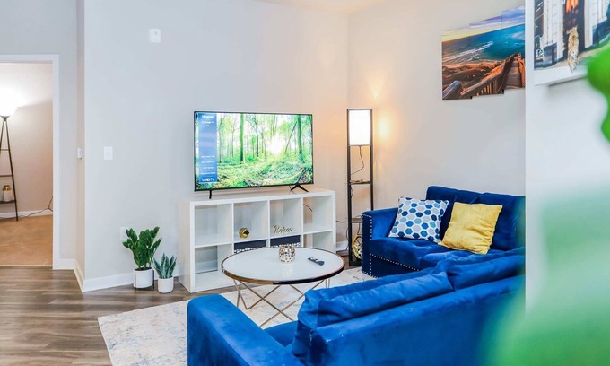 Fairfax Apartment | Cheerful Living in Fairfax- Free parking