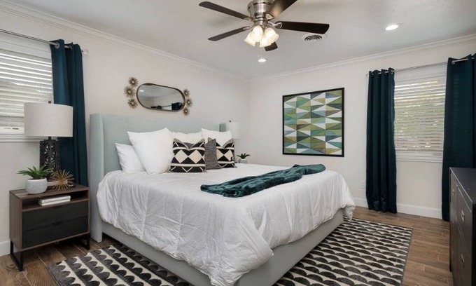 Amarillo House | Cheerful Oasis|3bd 2bath|Central Location|FamIlies
