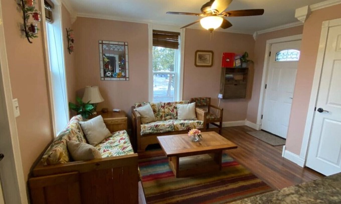 Davison Apartment | Cheerful Suite, Downtown Retreat