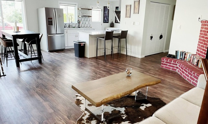 Haller Lake House | Cheerful two bedroom house with a beautiful backyard