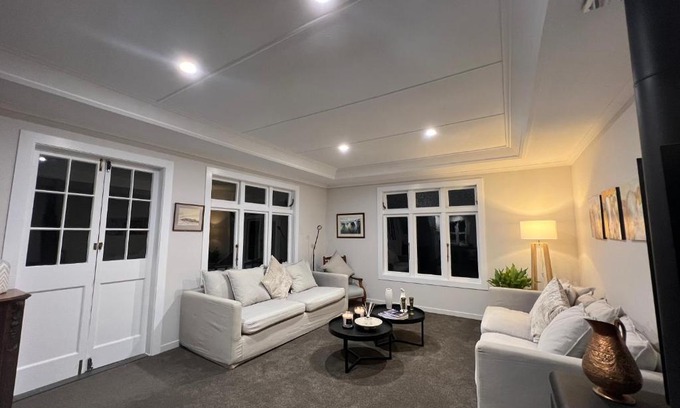 Waiotahi Villa | Cheerful Villa with amazing spaces
