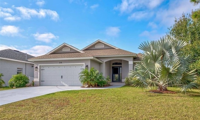 Rotonda Lakes House | Cheerfully 3bdrm home w/heated pool!