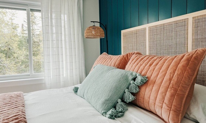Kenai House | Cheery Coastal-Themed Condo
