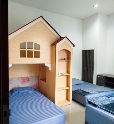 Surabaya House | Cheery Room 203