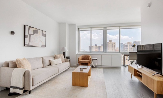Lincoln Square Apartment | Cheery UES 2BR w/Gym & W/D, nr Riverside & Central Park, by Blueground