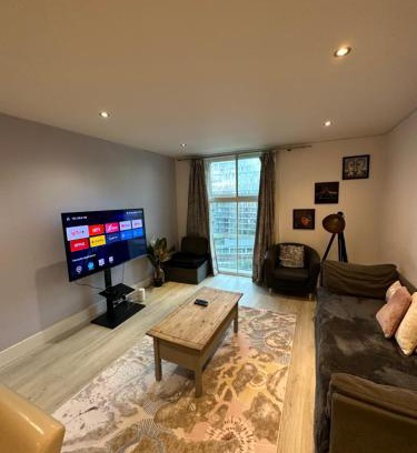 Queenstown Apartment | Chelsea bridge wharf