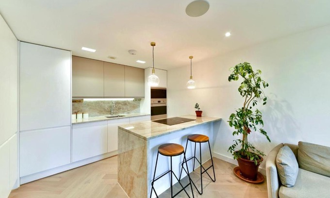 Chelsea Harbour Apartment | Chelsea Pad by condokeeper