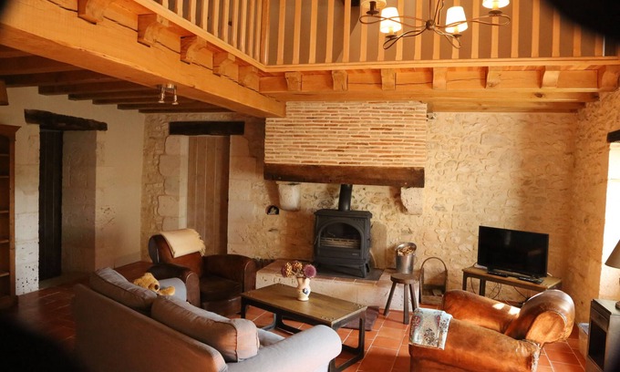 Ligueux House | Chemin de Gargamelle 'Le Noyer' Luxury gite 3 beds sleeps 4-6 at Ligueux