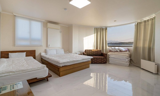 Dongsong Hotel | Cheorwon Pareseu