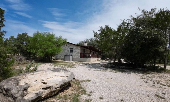 Concan Cabin | Cherokee Oaks - Frio River Haven