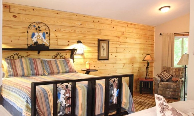 Sautee Nacoochee Cabin | Cherokee Ridge 7 – Pet Friendly Cottage That is All About Location, Location.