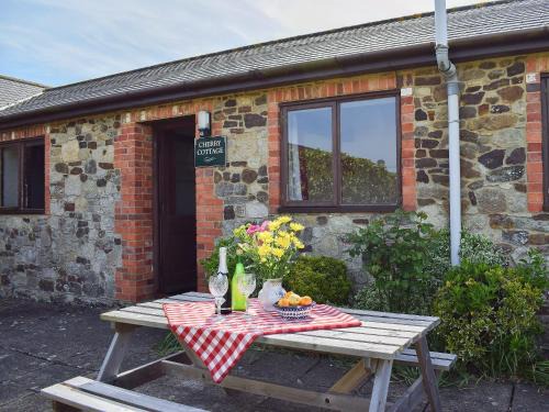 Brighstone House | Cherry - 28556