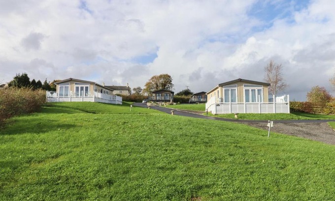Teigngrace House | Cherry Lodge