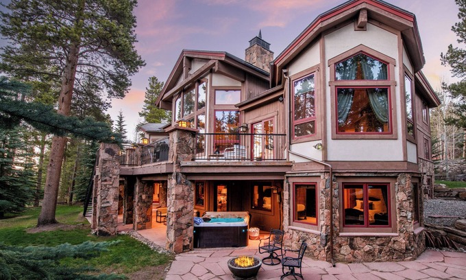Historic District Villa | Cherry Ridge by AvantStay | Incredible Mountain Mansion w/Game Room, Hot Tub