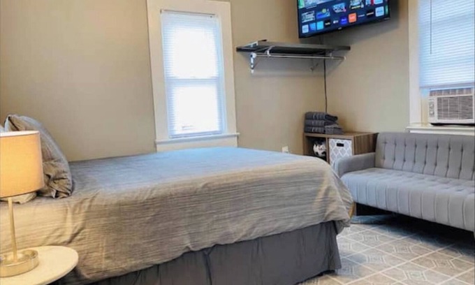 Cherry Street Apartment | Cherry St*Little Love House-Shop-Dine-Route 66