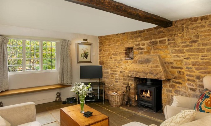 Eydon Apartment | Cherry Tree Cottage - 3 Bed Countryside Retreat!