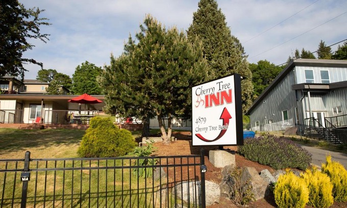 Cordova Bay Hotel | Cherry Tree Inn