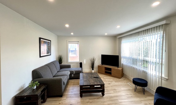 Hamilton Apartment | Cheryl Duplex-Upper Level