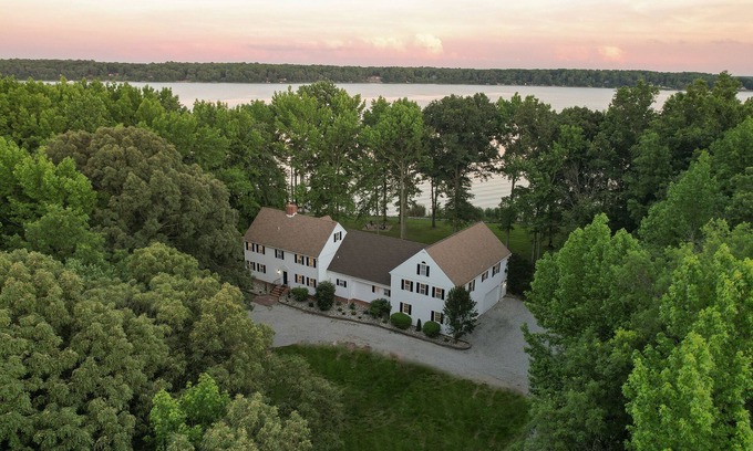 Elkton House | Chesapeake Point | Waterfront w/HOT TUB + Beach!
