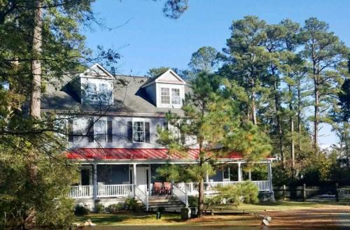 Woolford House | Chesapeake Waterfront - 7BR 5BA - Beach Pool Dock